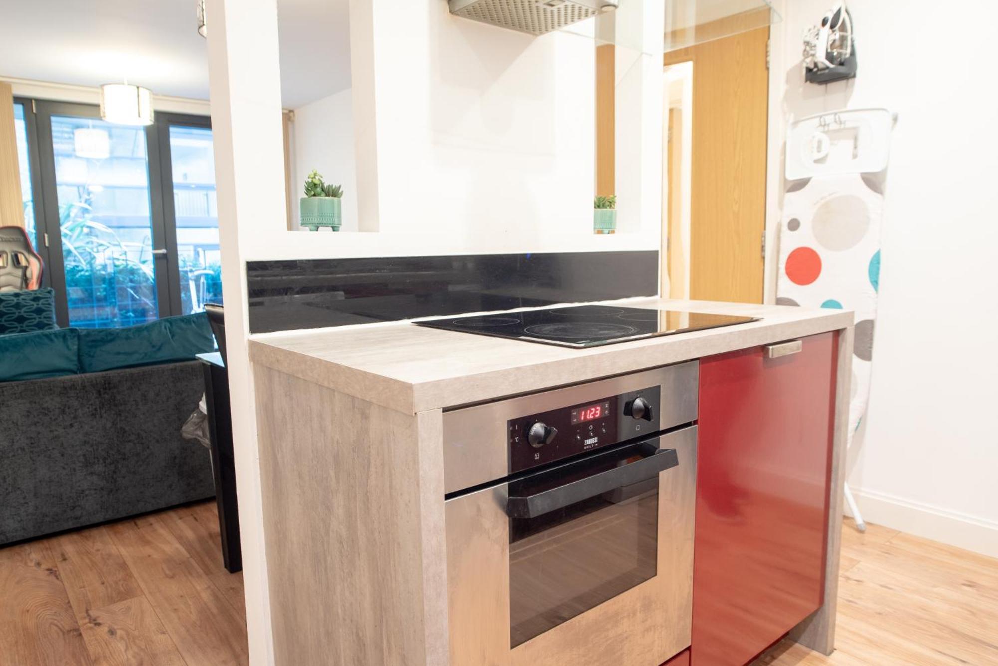 Spacious 1 Bed Apartment With Workspace, Coffee & Free Secure Parking Birmingham Exterior foto